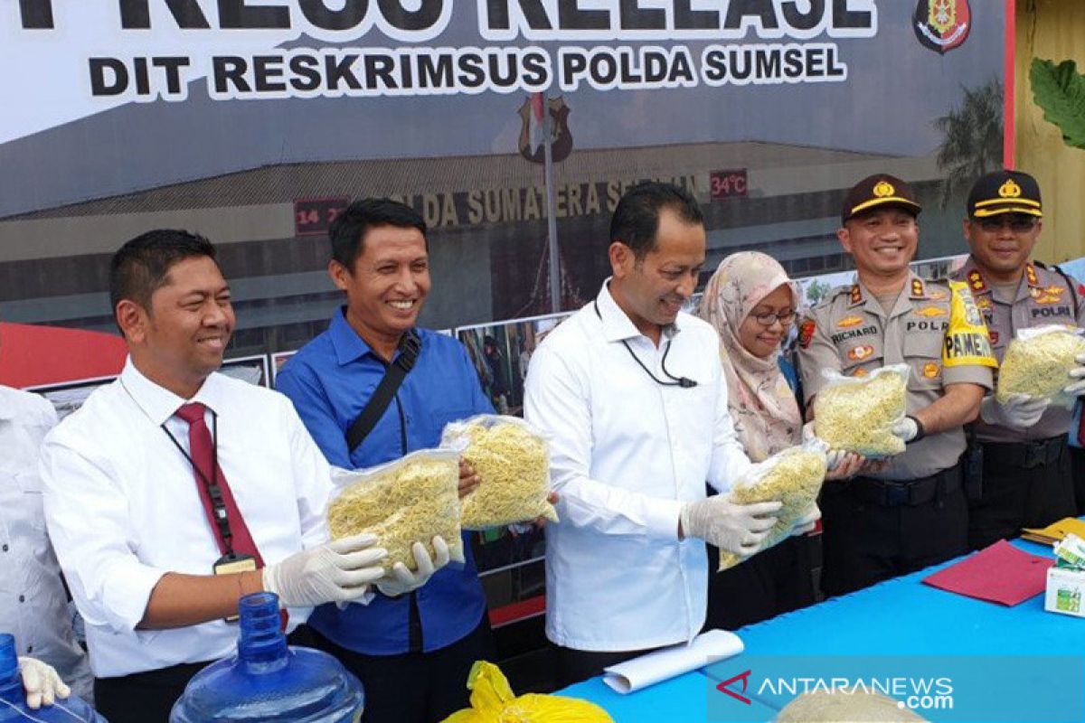 Reskrimsus Polda Sumsel cegah peredaran 2,4 ton mi berformalin