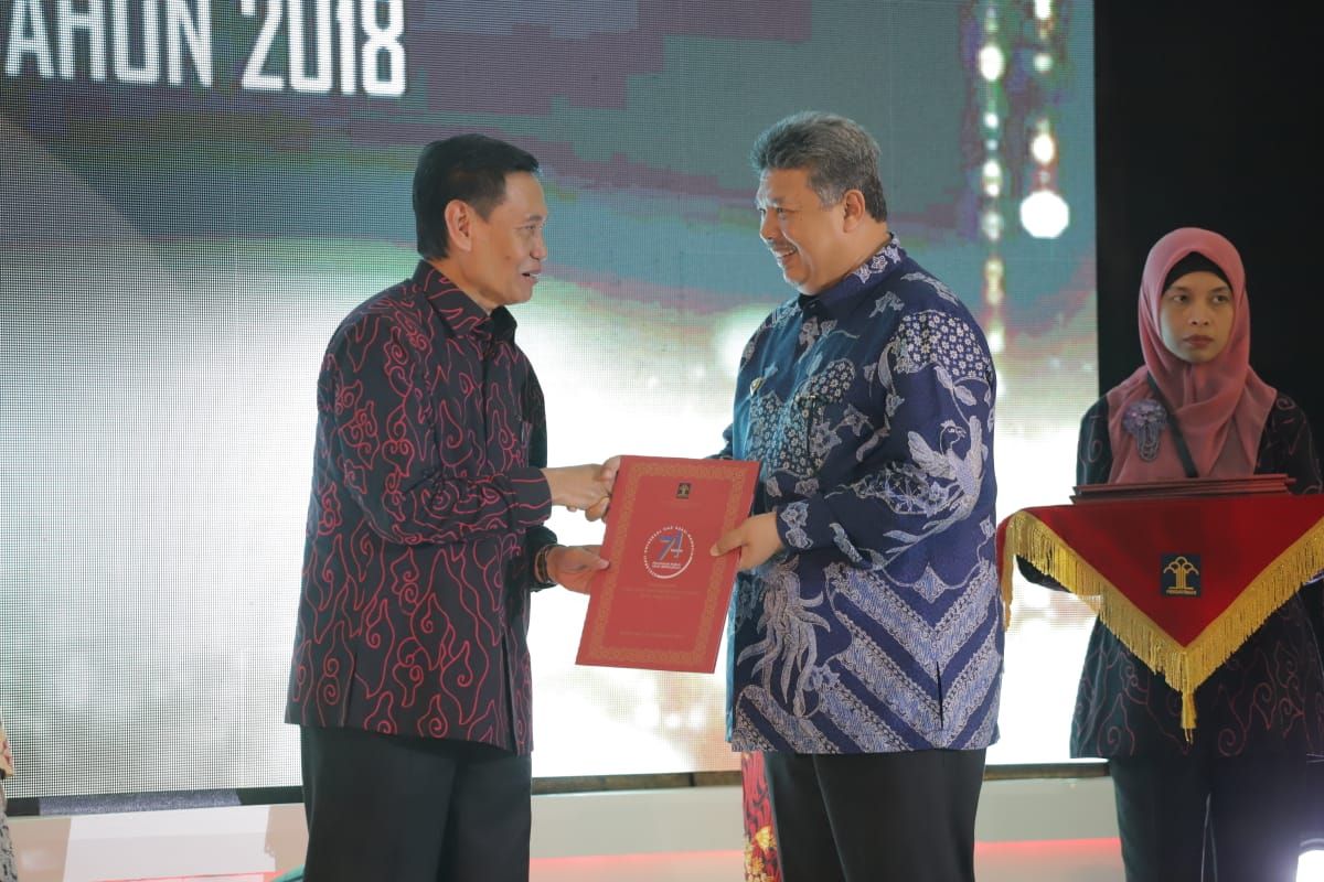 Wali Kota Solok terima penghargaan Kota Peduli HAM 2019