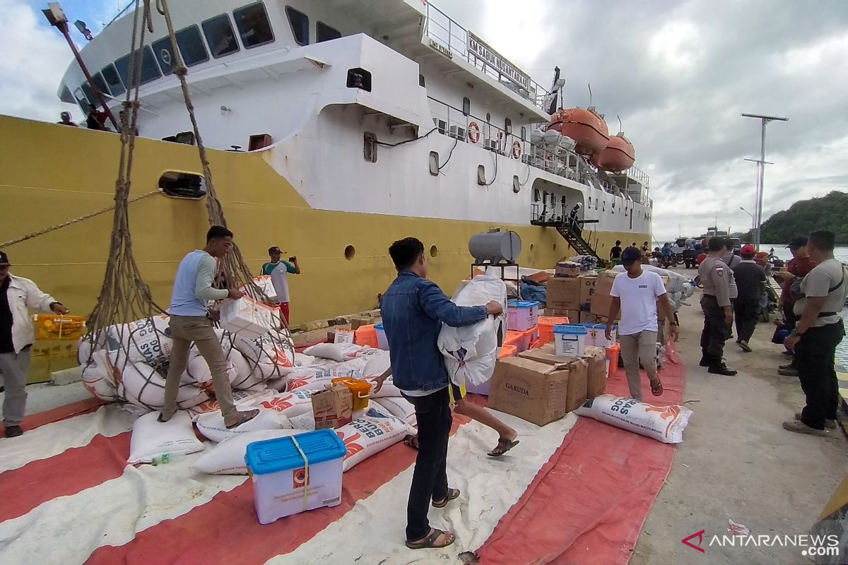 Bantuan kepolisian untuk korban banjir tiba di Tambelan