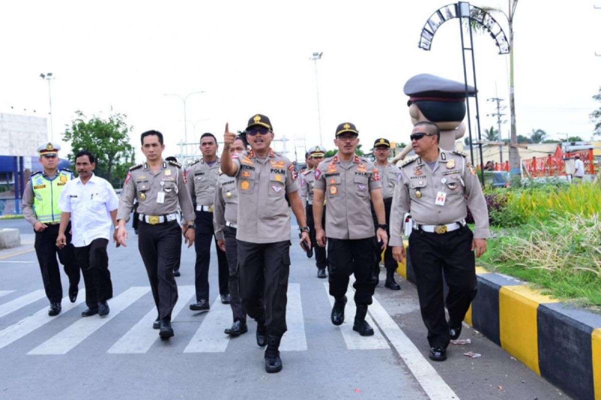 Polri tempatkan personel di Simpang Empat Karanglo Malang libur Natal