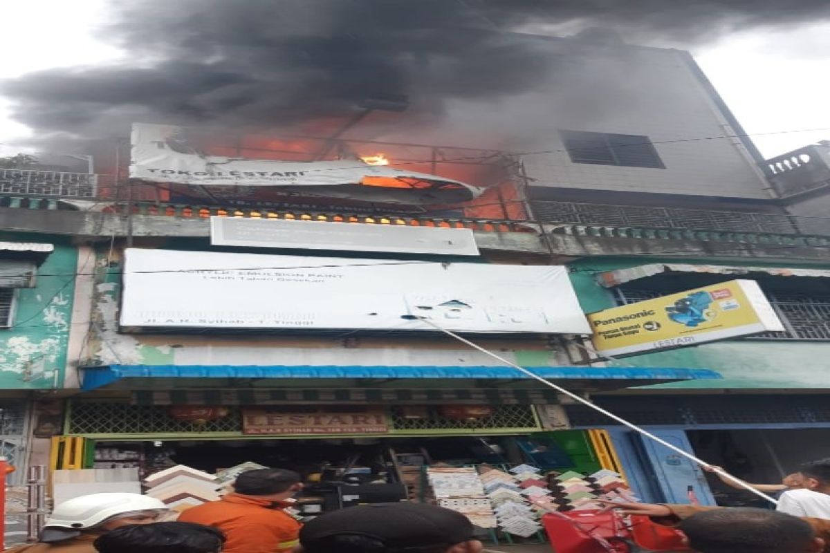 Toko material bangunan terbakar di Tebing Tinggi