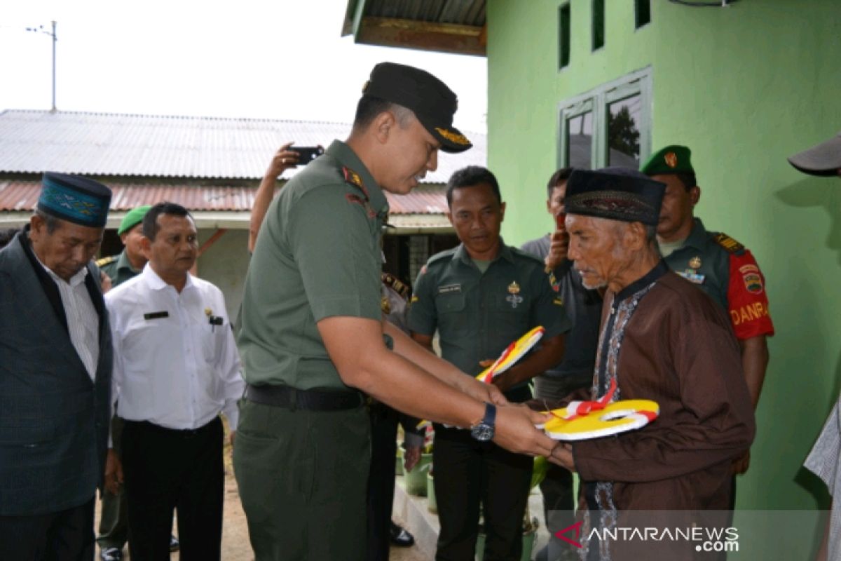 Kodim 0212 bedah rumah warga