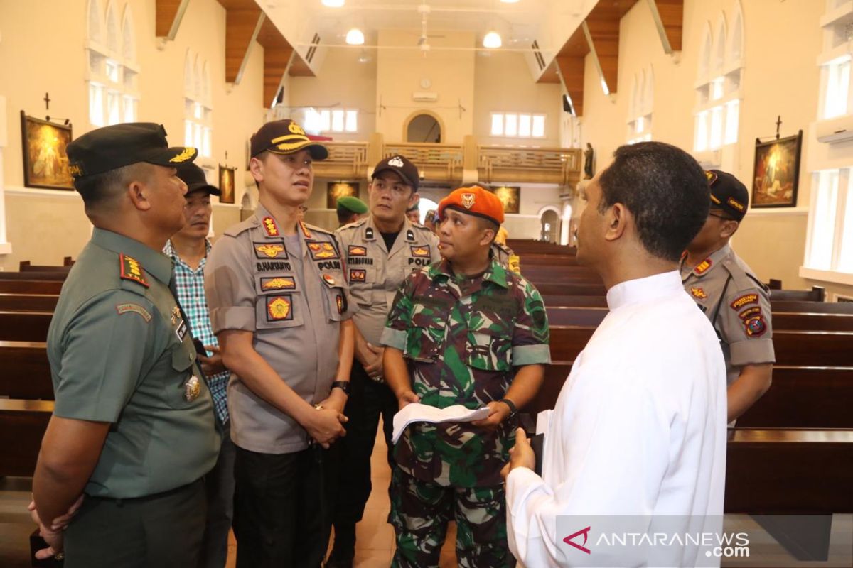 Jelang Natal, TNI dan Polri di Medan tinjau gereja