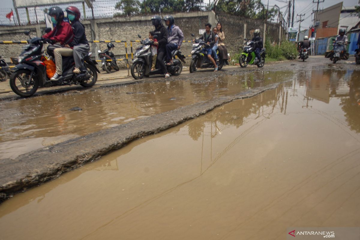 Jalan rusak parah, Nagari Sungai Kunyit Solok Selatan larang truk CPO lewat