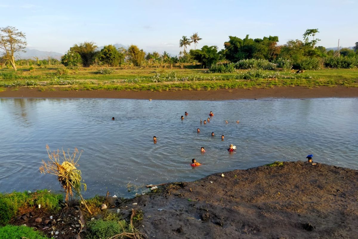 Tim SAR cari anak hanyut di sungai