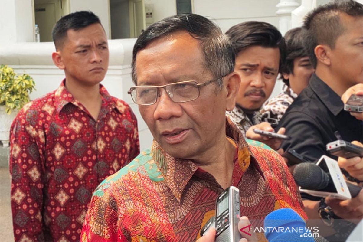 Korupsi besar belum terjamah, Jokowi minta Mahfud ikut kawal berantas