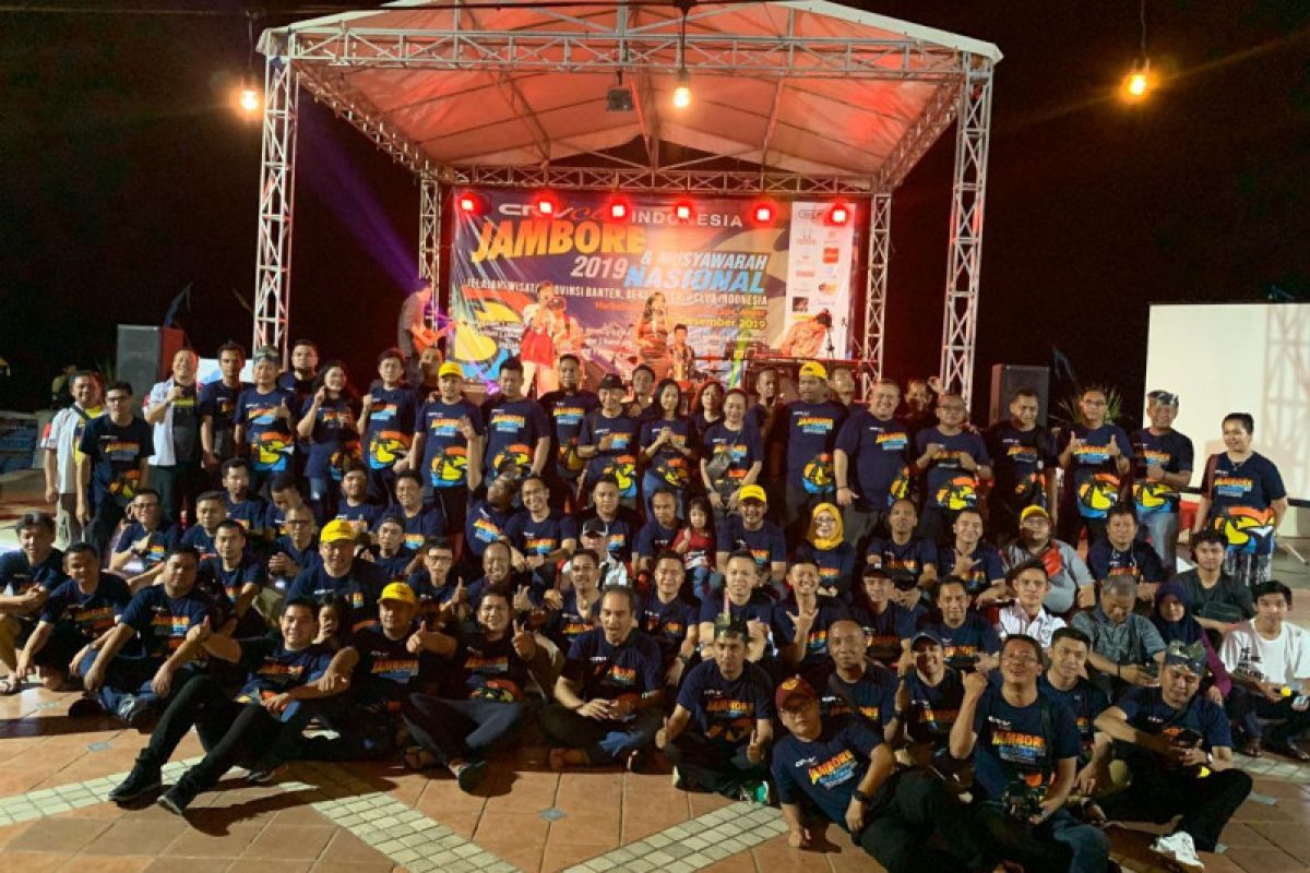 Komunitas Honda CR-V bersih-bersih pantai pada jambore nasional 2019