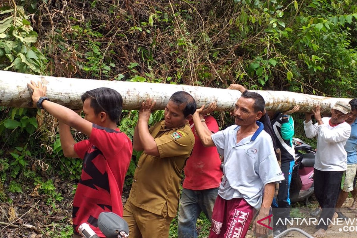 Wabup Sijunjung terlibat gotong royong sama warga, antisipasi bencana