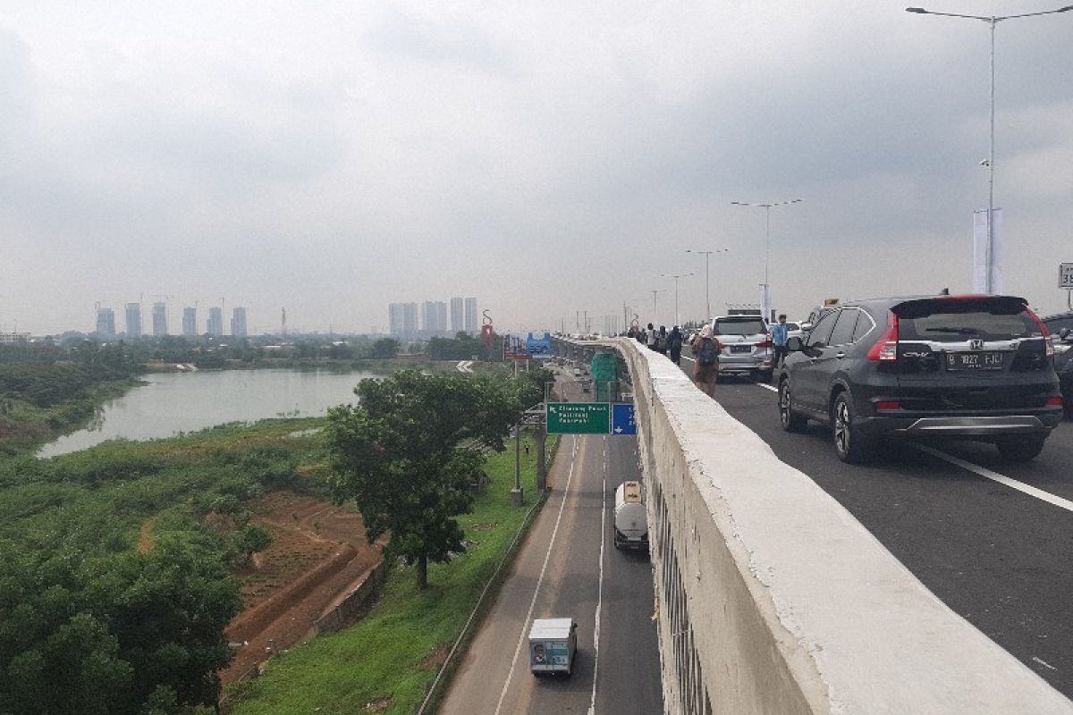 Tol Layang Jakarta-Cikampek beroperasi normal