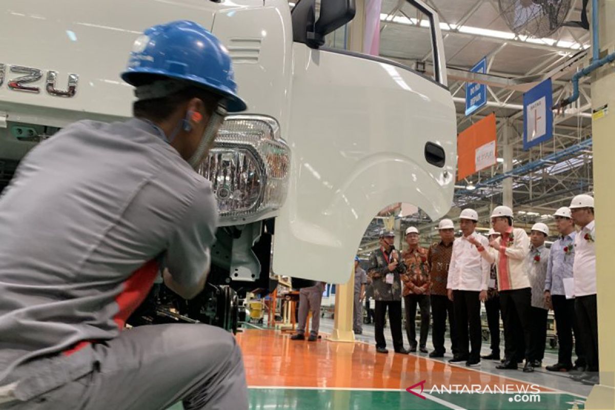 Jokowi targetkan ekspor produk otomotif Indonesia capai 1 juta unit