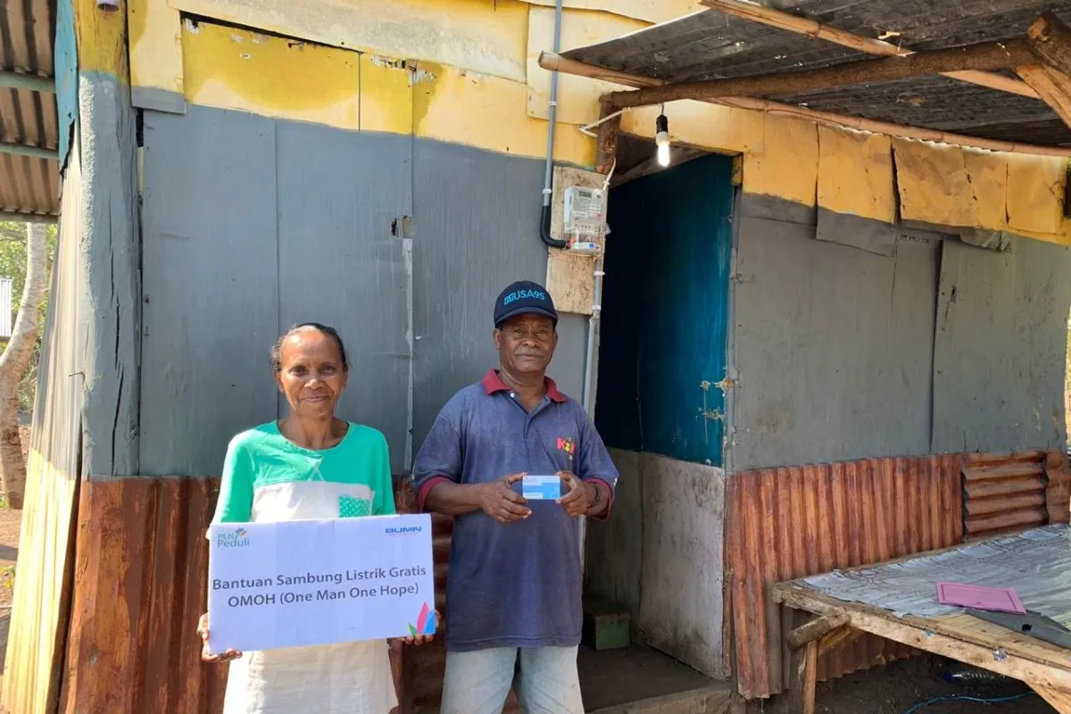 14 rumah warga di Pulau Ternate mulai nikmati listrik