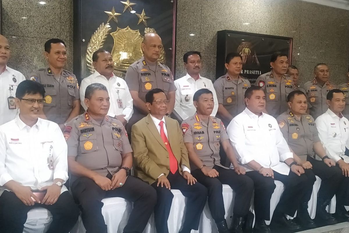 Menko Polhukam temui Kapolri bahas kesiapan pengamanan Operasi Lilin 2019