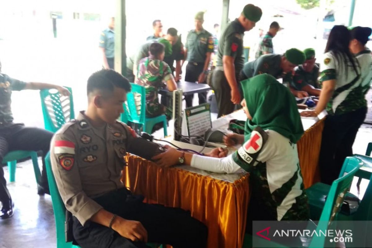 Kodim Sangihe menggelar donor darah menyambut Hari Juang TNI AD