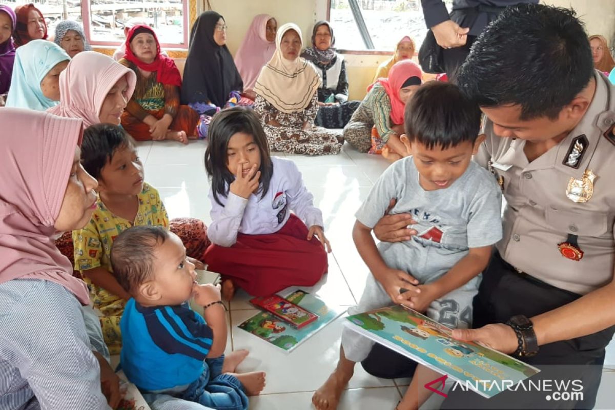 Police help children of Sebuku fire victims to recover from trauma