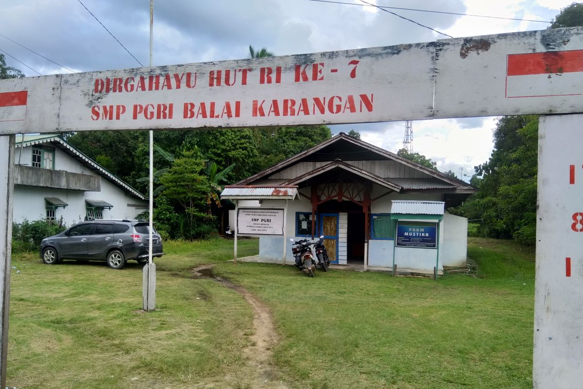 Sekolah non formal di Balai Karangan  Kalbar lebih diminati