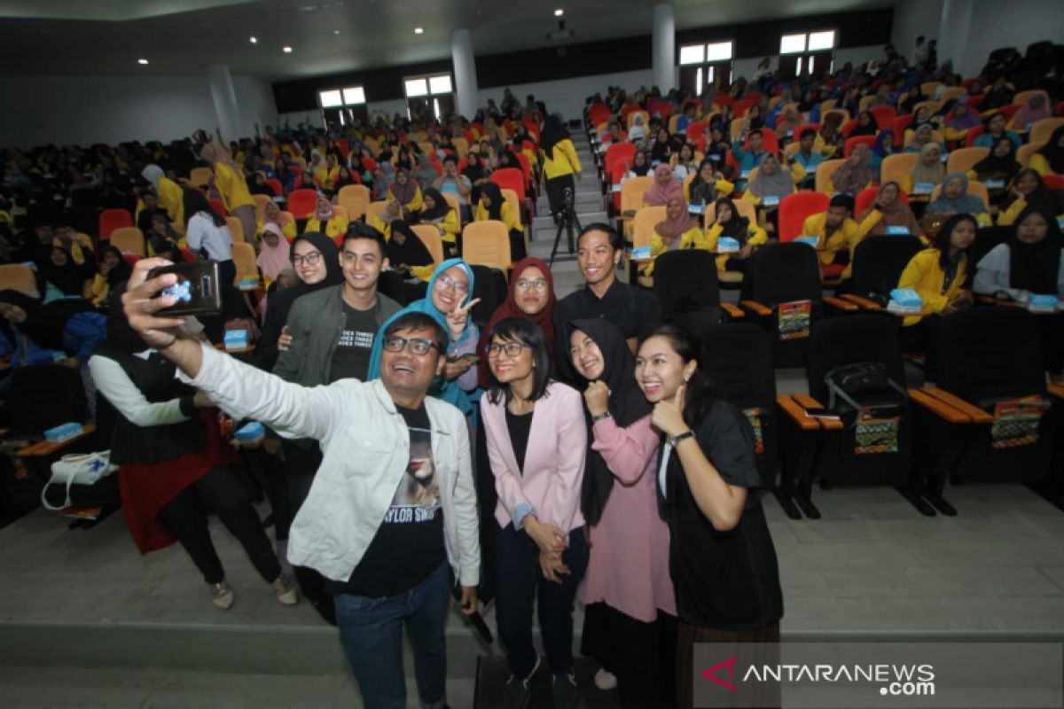 AXIS hadirkan sederet pengusaha muda motivasi mahasiswa Banjarmasin