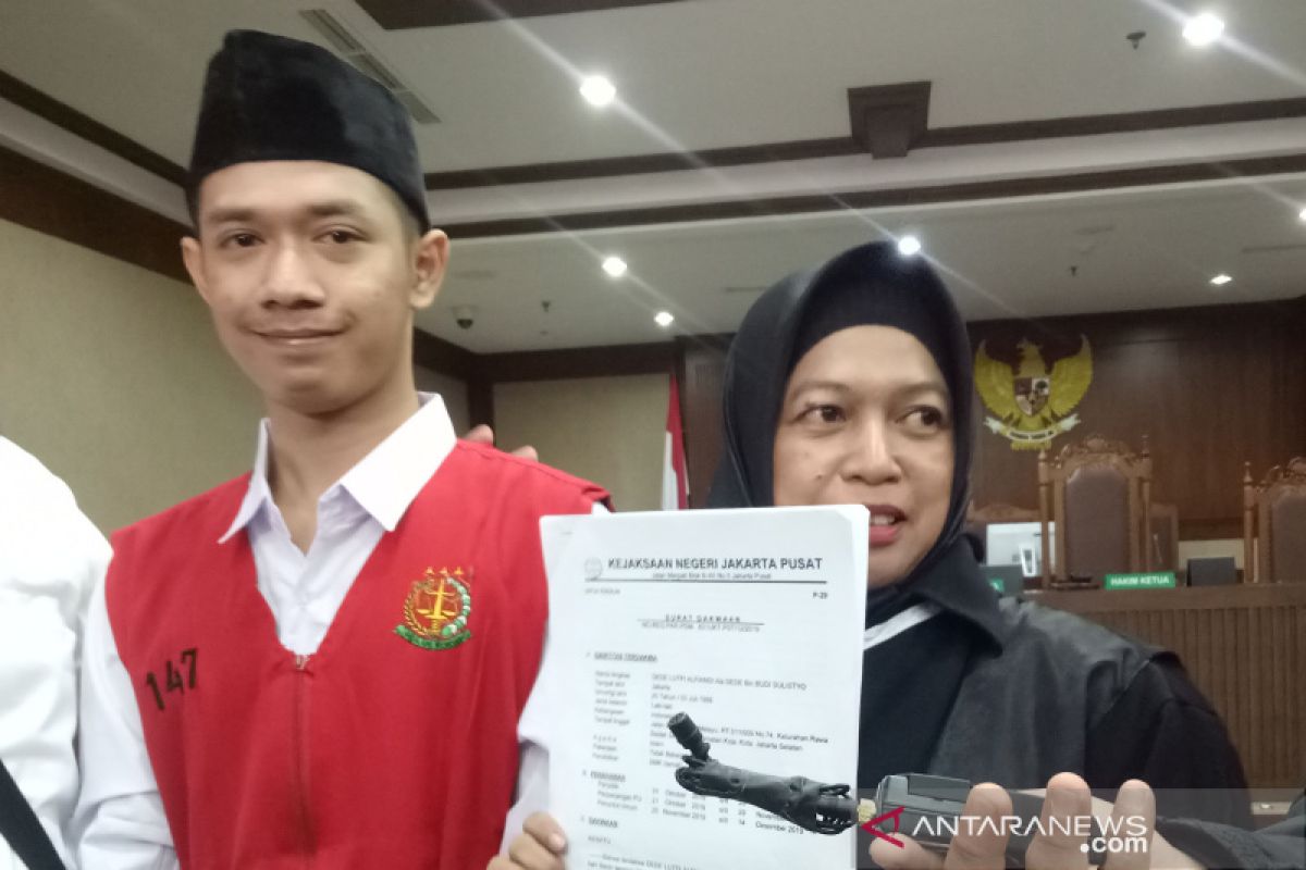 Luthfi Alfiandi dijerat tiga dakwaan alternatif dalam sidang perdana