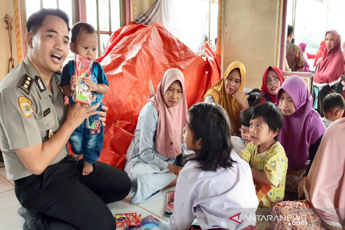 Polisi bantu pulihkan trauma anak korban kebakaran Pulau Sebuku