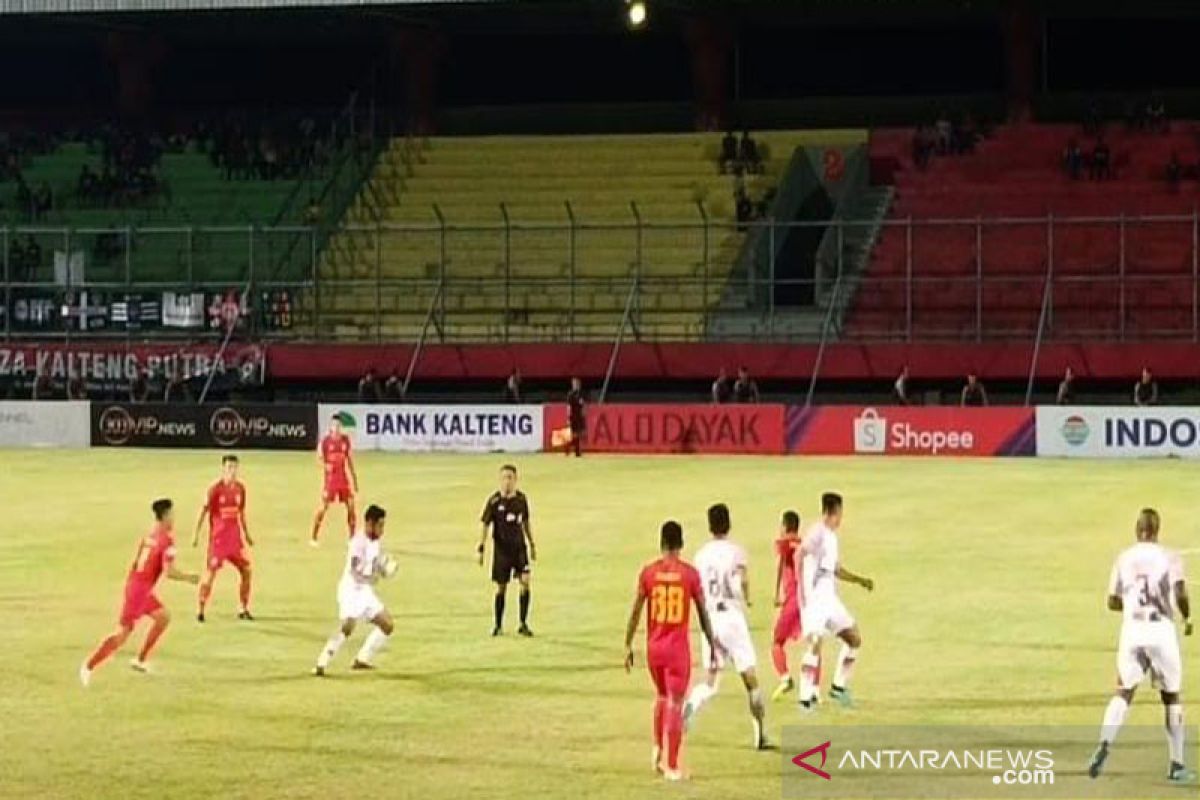 Kalteng Putra lawan Persipura bermain imbang di babak pertama