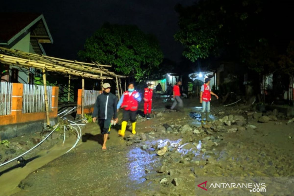 PMI terjunkan personel dan peralatan bantu korban banjir Sigi