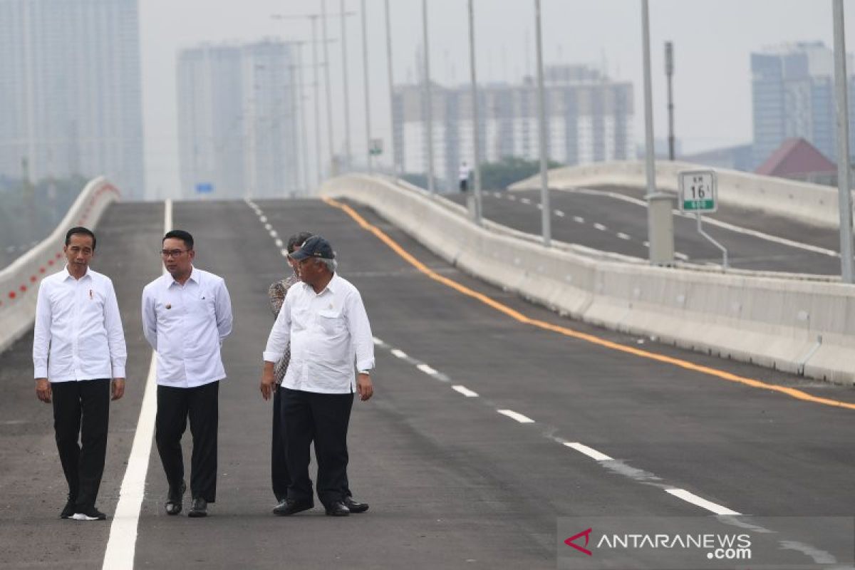 Kemarin, diskon Garuda hingga Presiden gratiskan Tol Layang Japek