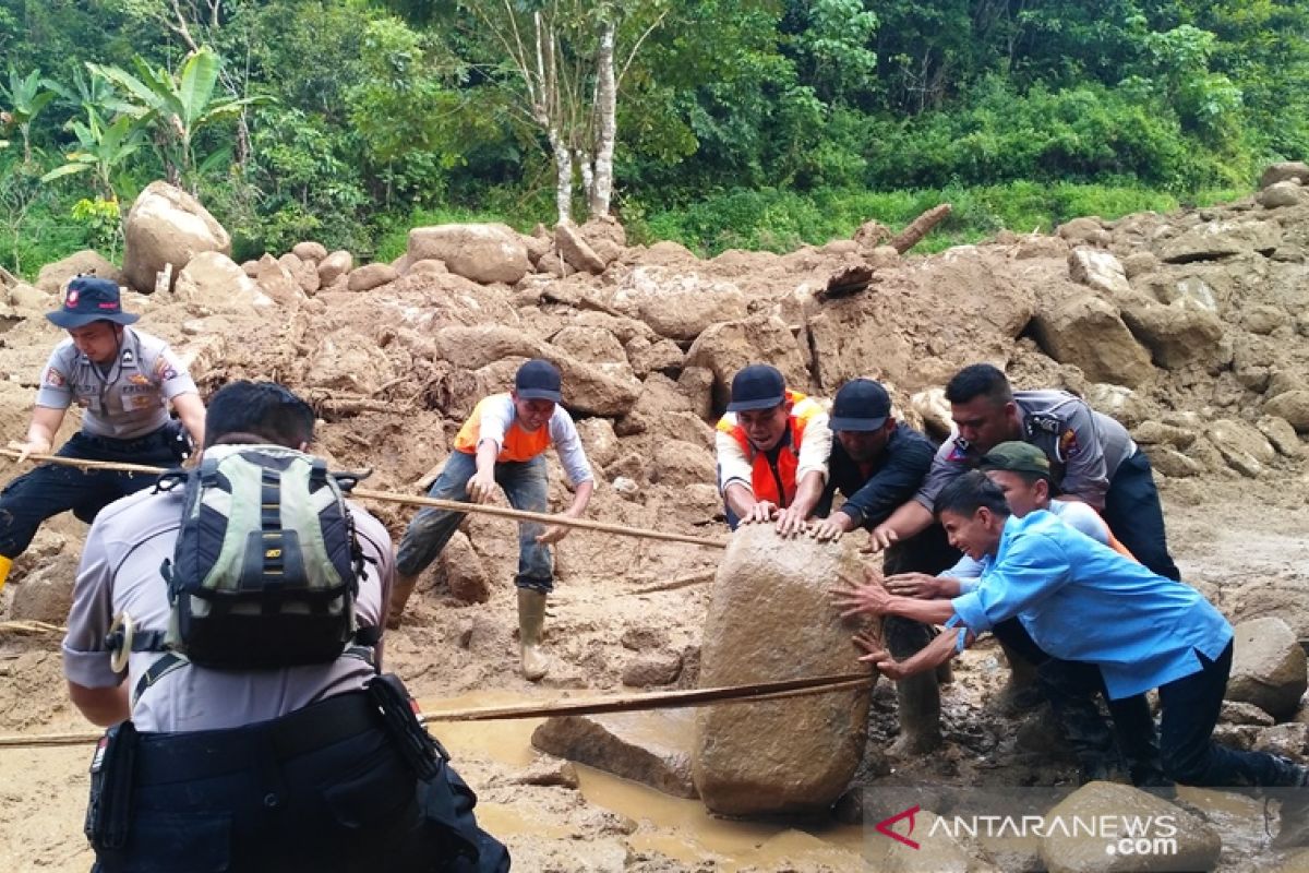 Kulawi Sigi diterjang banjir bandang, dua tewas