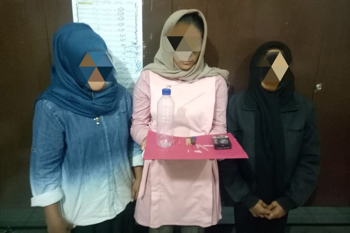 Polisi ringkus lima pengguna narkoba di Banda Aceh, dua diantaranya pasangan suami istri