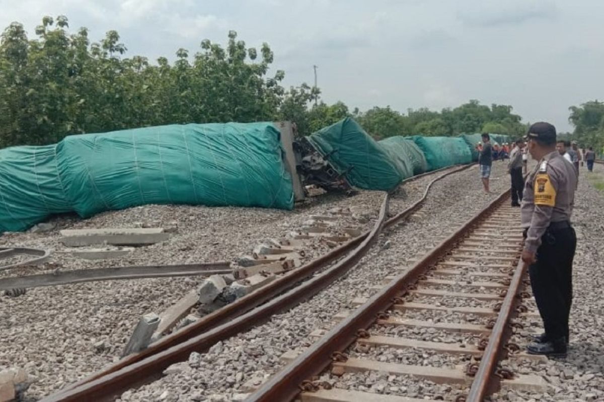 Jalur KA di Stasiun Doplang Blora sudah normal kembali