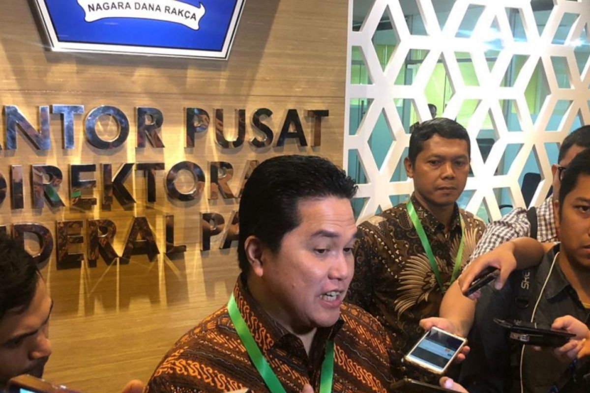 Dengar nama cucu usaha BUMN Garuda Tauberes, Erick Thohir tertawa