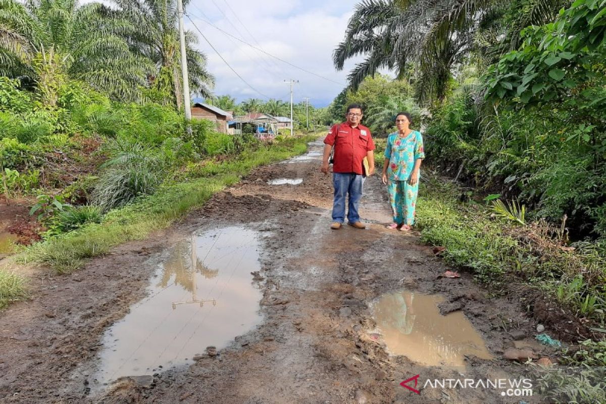 Masyarakat Sibara-bara Tapsel harap ruas jalan mereka diperbaiki