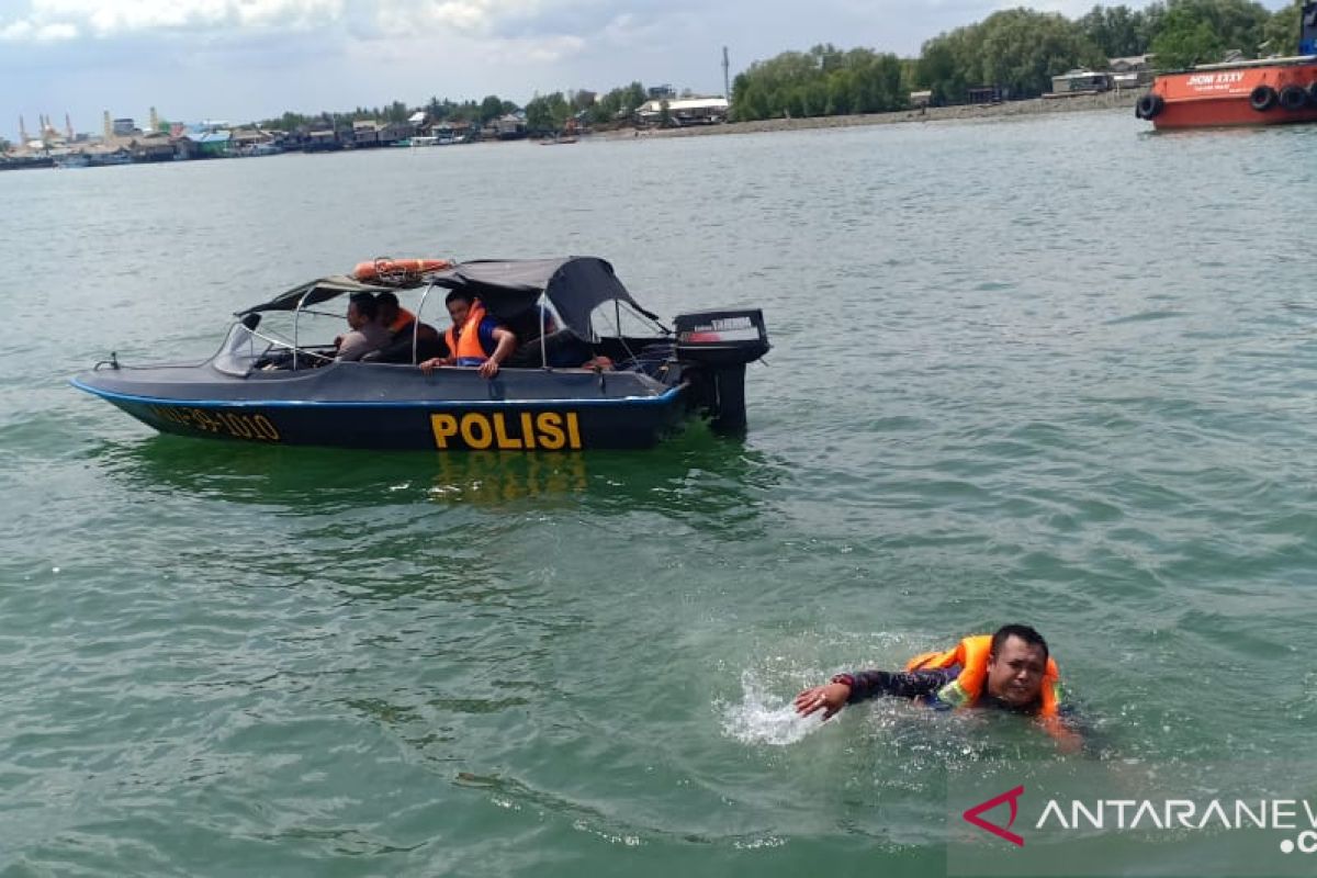 Anggota Polairud Tanbu tingkatkan kesigapan SAR perairan