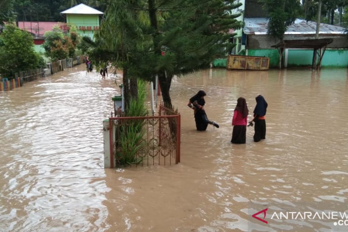 387 murid SDITdi Solok Selatan tidak bisa ujian karena banjir