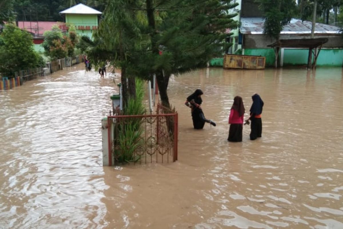 387 murid SDIT Solok Selatan tidak bisa ujian karena banjir