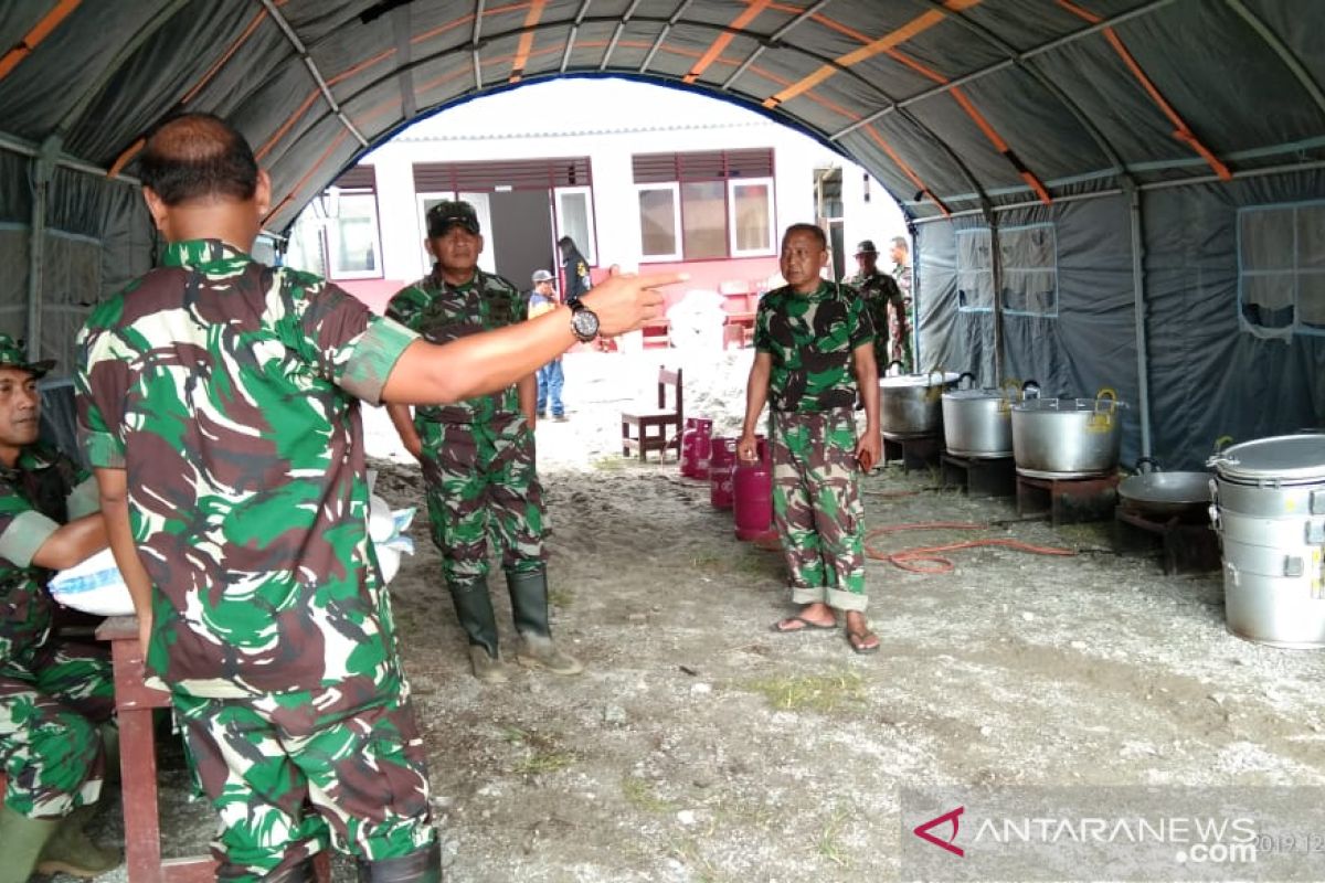 TNI bangun dapur umum untuk korban banjir Sigi