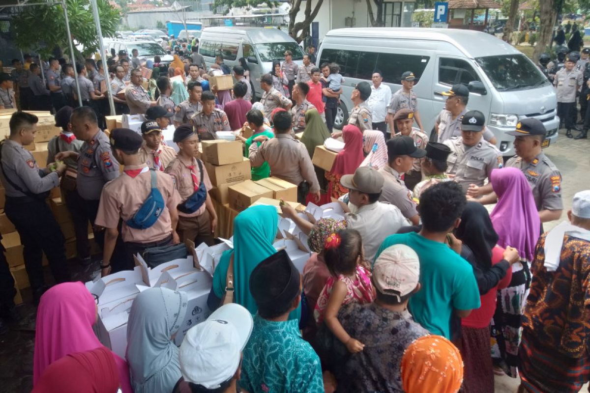 Baharkam Mabes Polri bantu ribuan warga prasejahtera di Sampang