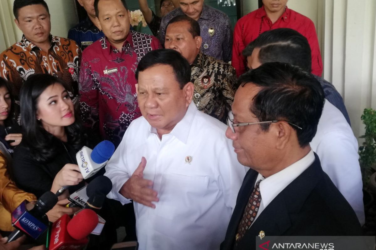 Prabowo bertemu Mahfud bahas  permasalahan alutsista