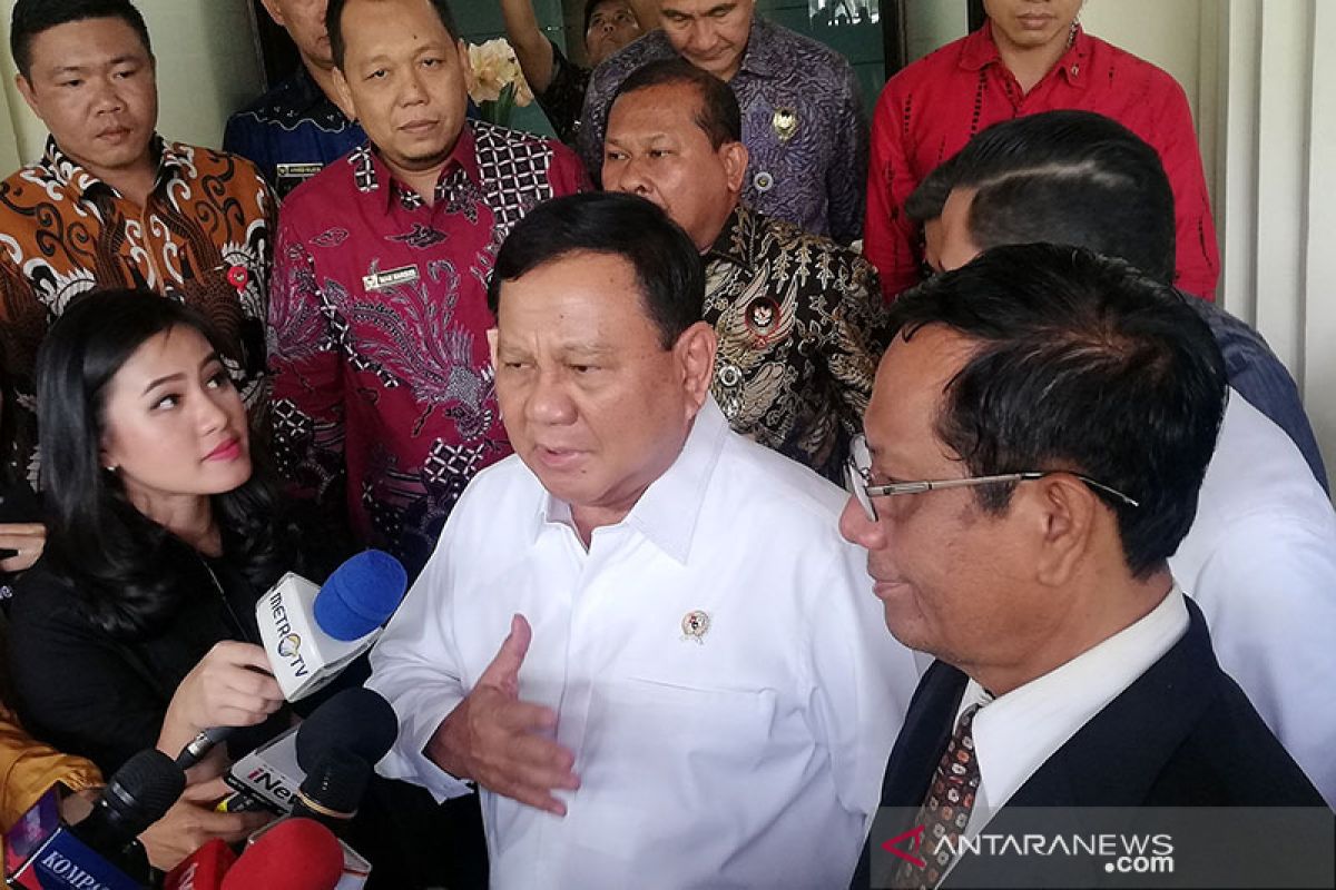 Bertemu Mahfud, Prabowo minta petunjuk soal kontrak alutsista