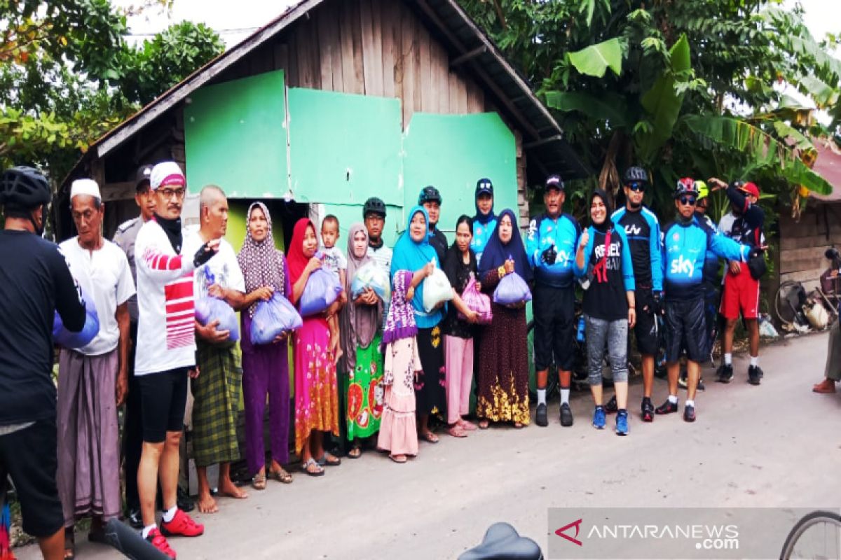 Polsek Banjarmasin Timur bagikan puluhan paket sembako