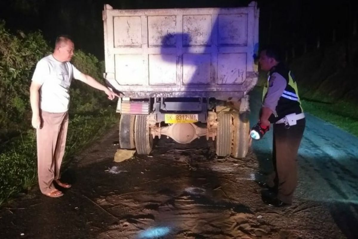 Pengendara motor tewas tabrak truk rusak di Simalungun