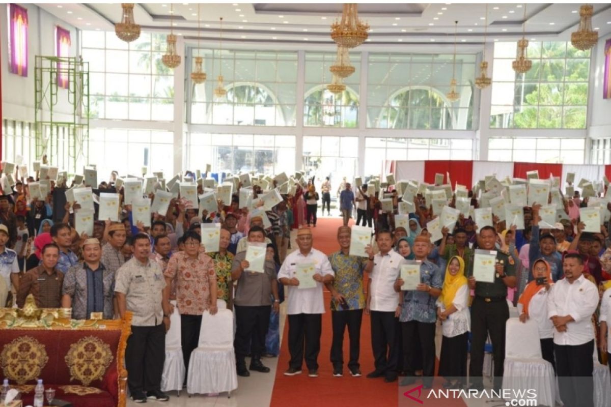 Gubernur Gorontalo minta warga manfaatkan sertifikat tanah untuk modal usaha