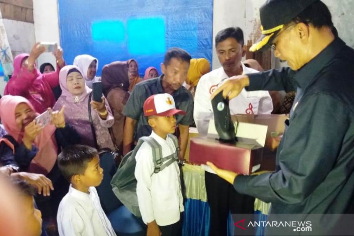 Pesisir Selatan bantu pelajar kurang mampu Rp1,5 miliar