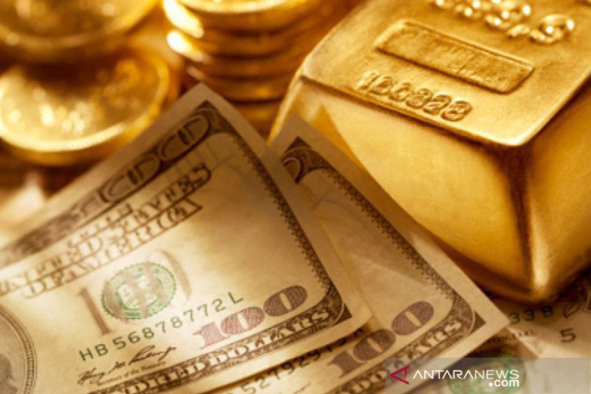 Harga emas jatuh, dipicu penguatan dolar dan pembelian aset aman turun