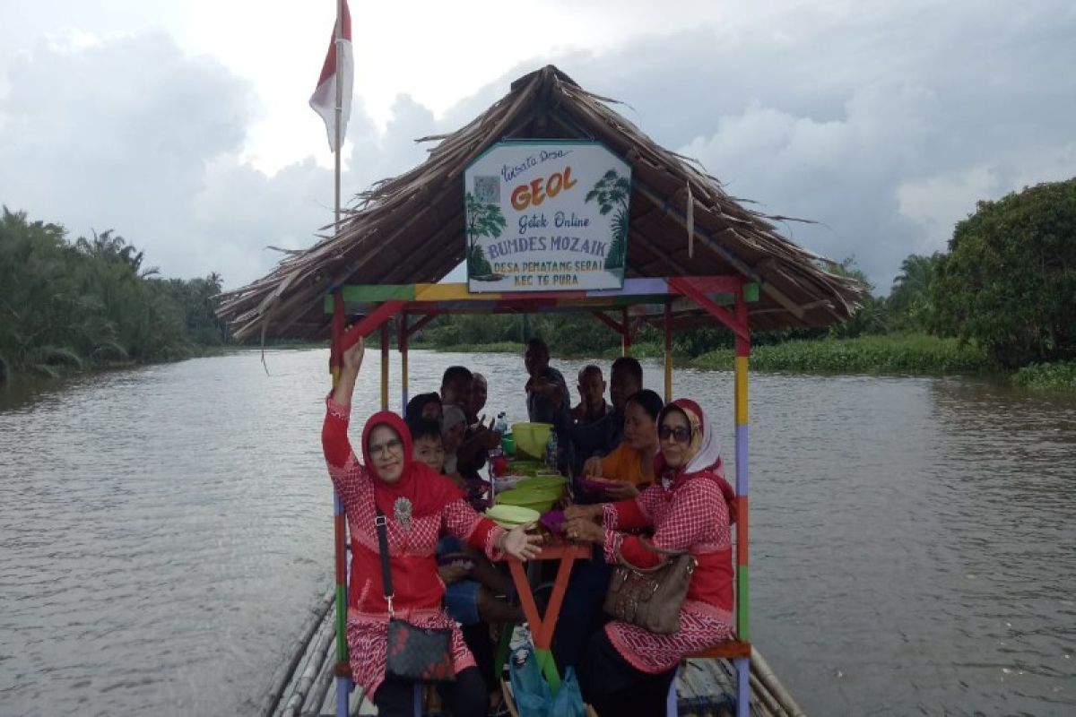 Getek wisata online susuri sungai Tanjung Pura Langkat