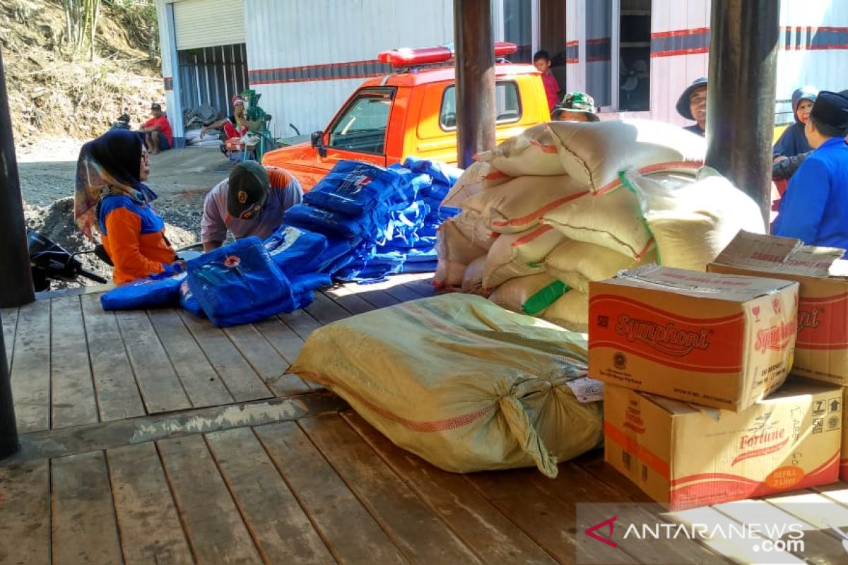BPBD Lombok Tengah membantu korban bencana puting beliung