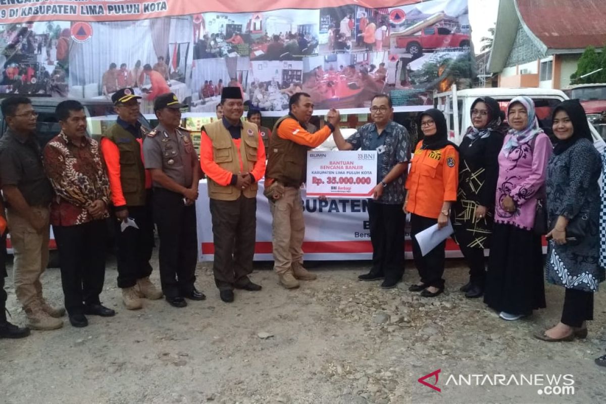 BNI salurkan bantuan bencana di Limapuluh Kota melalui cabang Payakumbuh