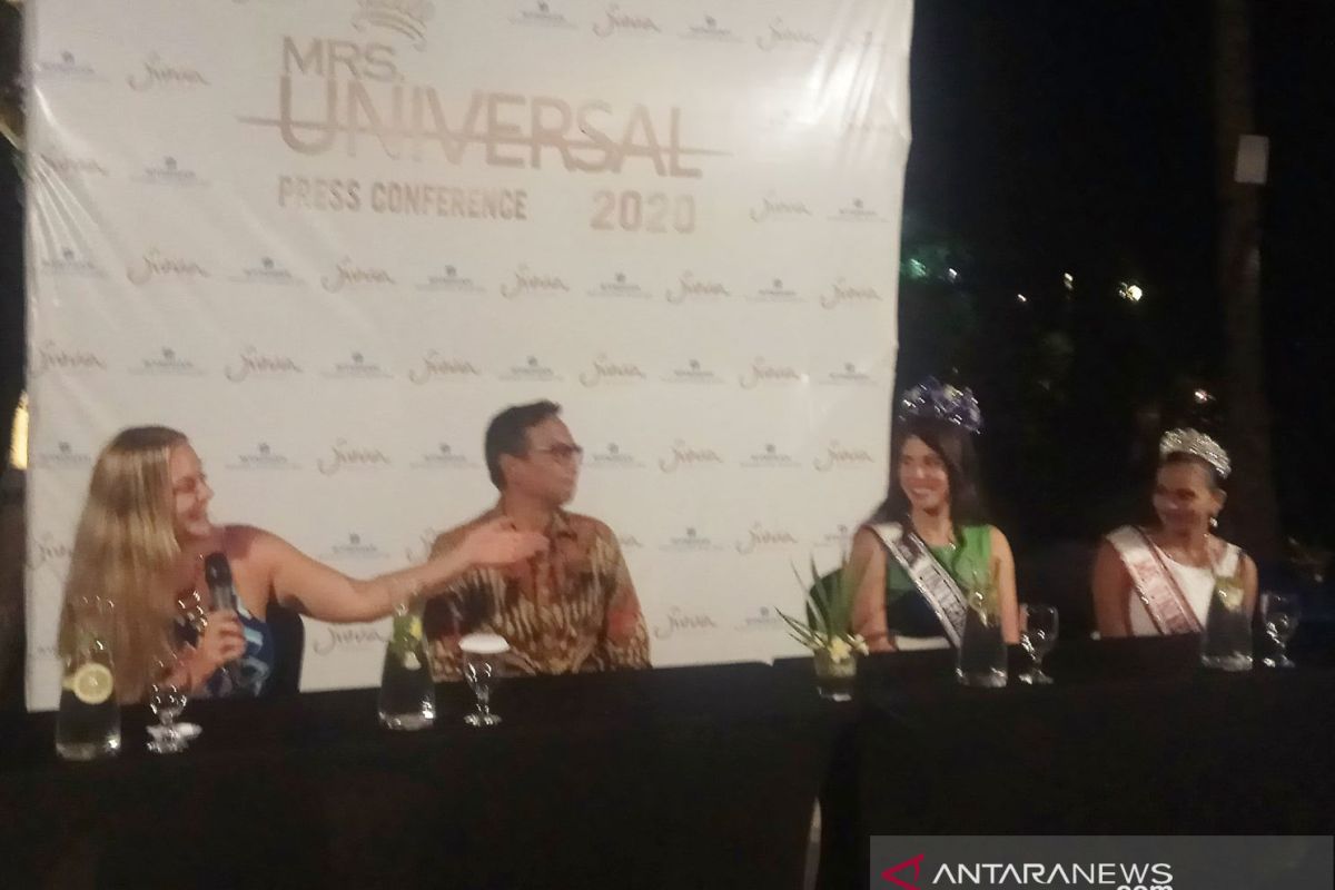 Tiga Mrs Universal 2019 berlibur di Bali