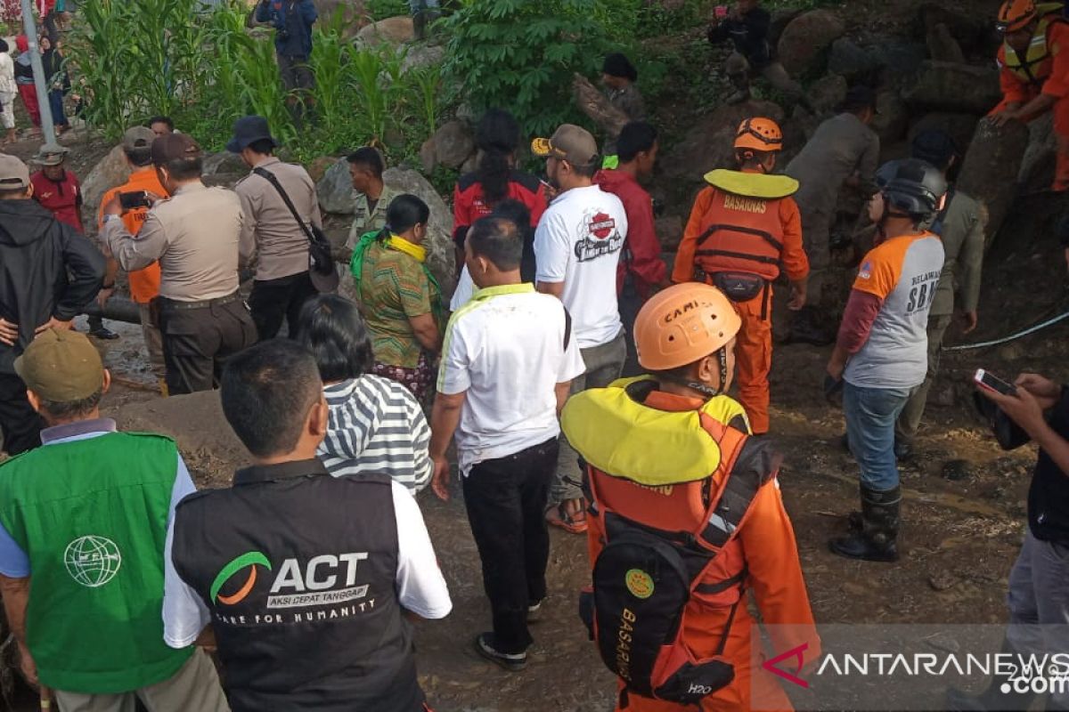 Tim ACT bantu korban banjir Sigi