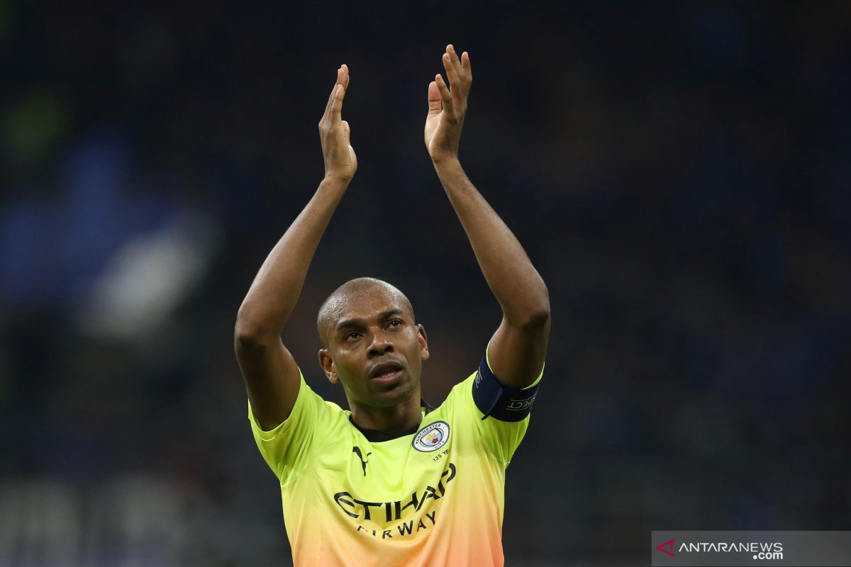 Fernandinho: Jarak Liverpool sudah terlalu jauh dari Man City