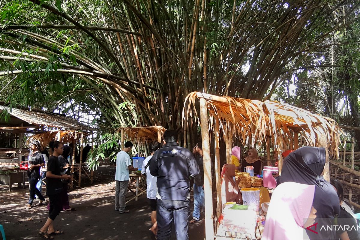 Berburu kuliner tradisional di pasar seni rakyat Huntu Selatan