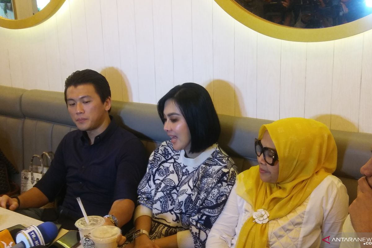 Syahrini nikmati peran sebagai istri, siap tinggalkan dunia hiburan?